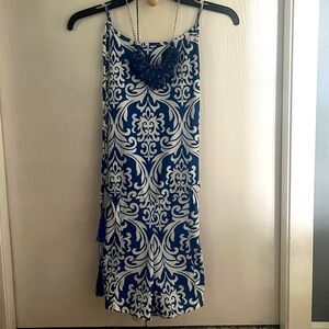 Elegant Blue and White Patterned Jumper with Necklace